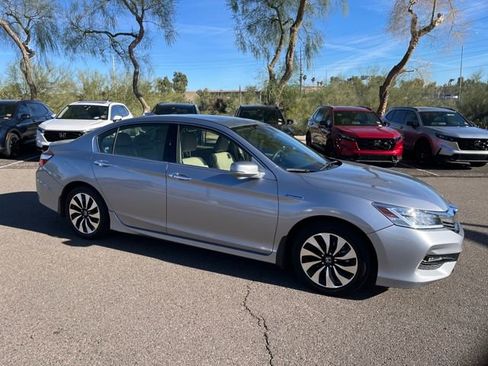 Used 2017 Honda Accord Touring image 6
