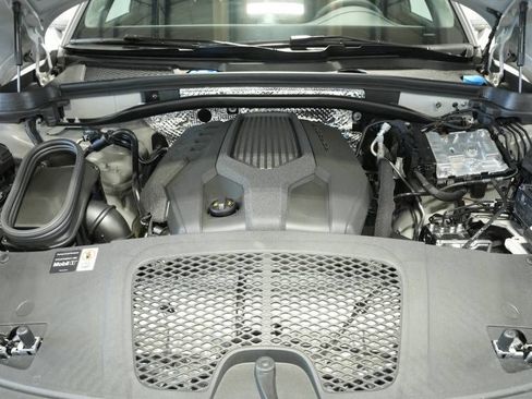 Certified 2026 Porsche Macan AWD/4WD image 30