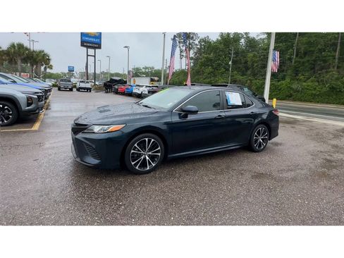 Used 2018 Toyota Camry SE image 6