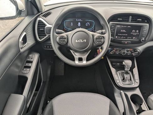 Certified 2025 Kia Soul LX w/ LX Technology Package FWD image 14