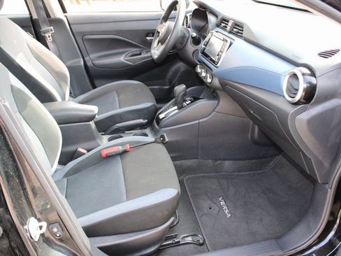 Used 2025 Nissan Versa SV image 15