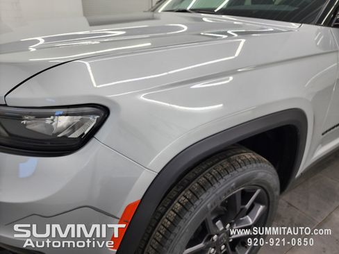 New 2025 Jeep Grand Cherokee L Limited w/ Trailer Tow Package image 32