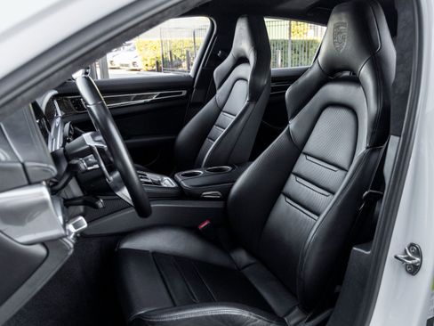 Used 2020 Porsche Panamera GTS image 5