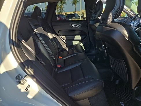 Used 2021 Volvo XC60 T5 Momentum w/ Premium Package image 30