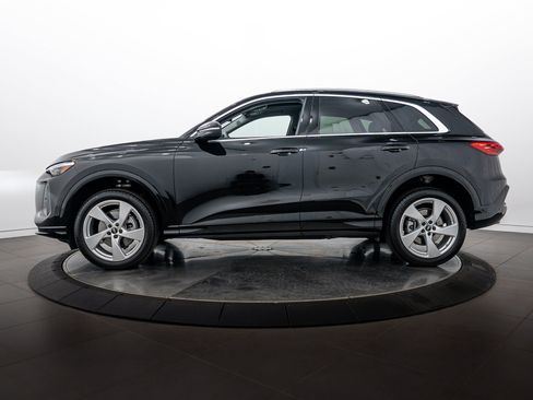 Used 2025 Audi Q5 Premium Plus w/ Premium Plus AWD/4WD image 6