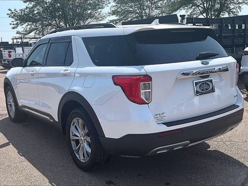 Used 2020 Ford Explorer XLT w/ Equipment Group 202A AWD/4WD image 5