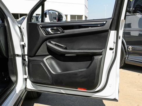 Used 2023 Porsche Macan image 44