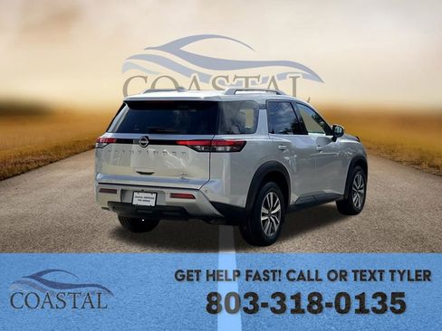 Used 2025 Nissan Pathfinder SL image 11