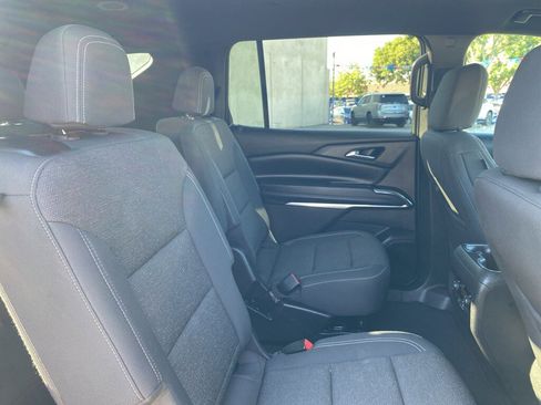 Used 2025 Chevrolet Traverse LT image 20