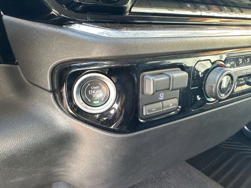 Used 2024 Chevrolet Silverado 2500 LT w/ Convenience Package image 27