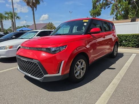 Certified 2025 Kia Soul LX w/ LX Technology Package FWD image 5