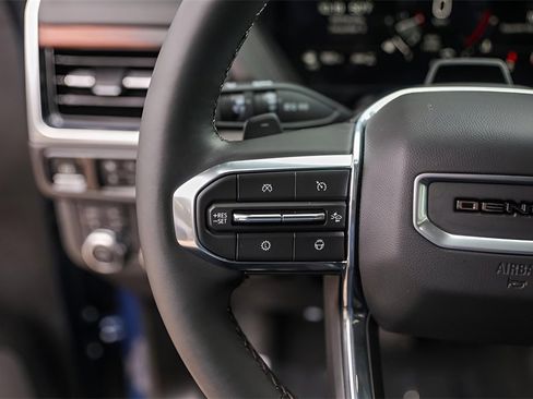 Used 2025 GMC Yukon XL Denali w/ Denali Reserve Package image 17