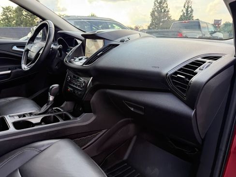 Used 2017 Ford Escape Titanium AWD/4WD image 19