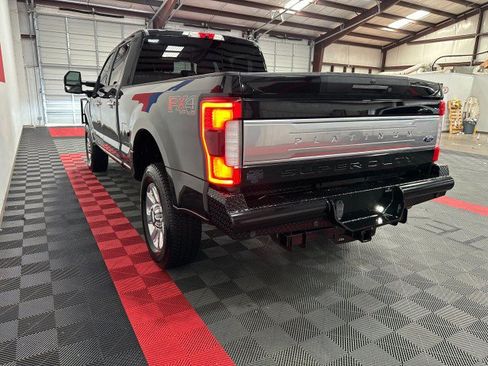 Used 2019 Ford F250 Platinum w/ FX4 Off-Road Package AWD/4WD image 31