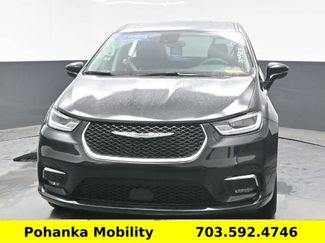 Used 2024 Chrysler Pacifica Touring-L video 2