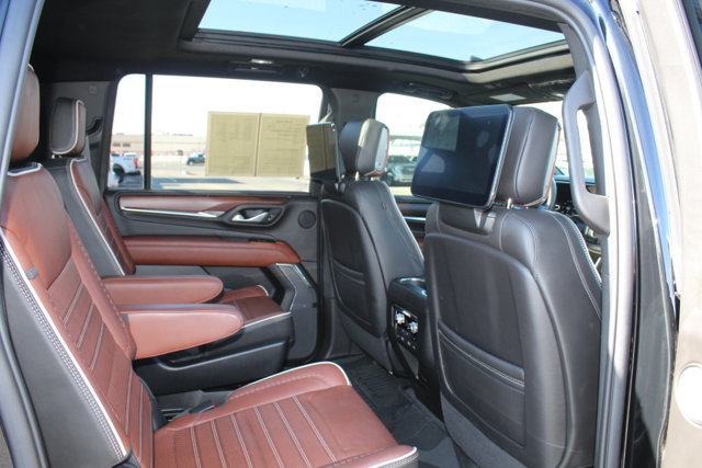 Used 2023 GMC Yukon XL Denali Ultimate w/ LPO, Floor Liner Package AWD/4WD image 19