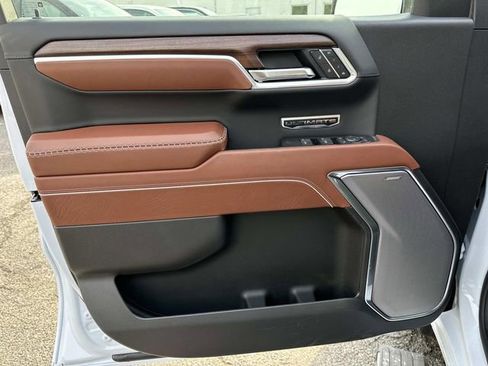 New 2026 GMC Sierra 1500 Denali Ultimate w/ LPO, Black Badging Package AWD/4WD image 9