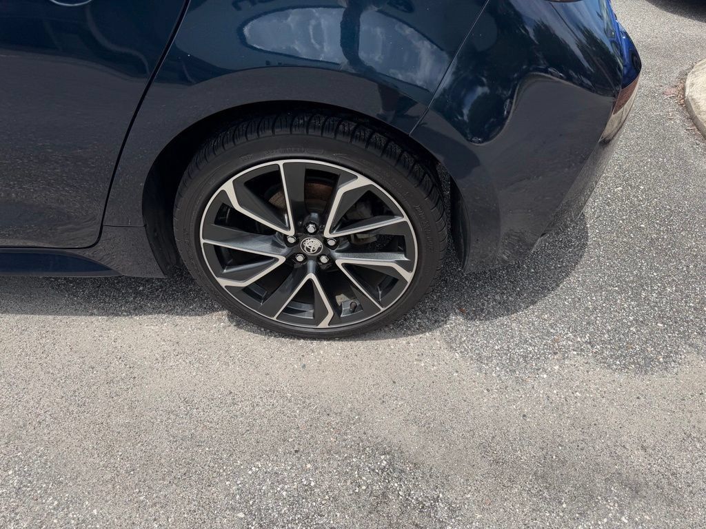 Used 2022 Toyota Corolla XSE FWD image 9