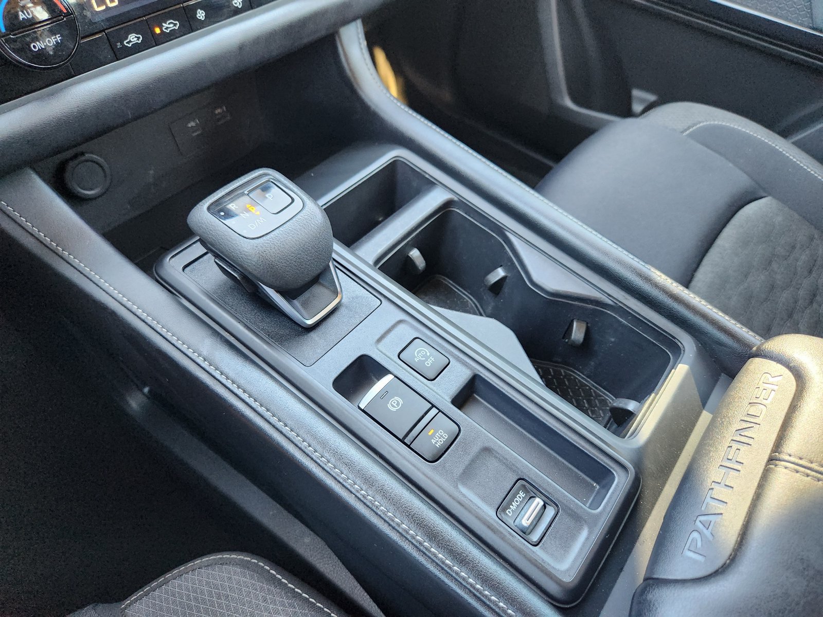 Used 2024 Nissan Pathfinder S FWD image 26