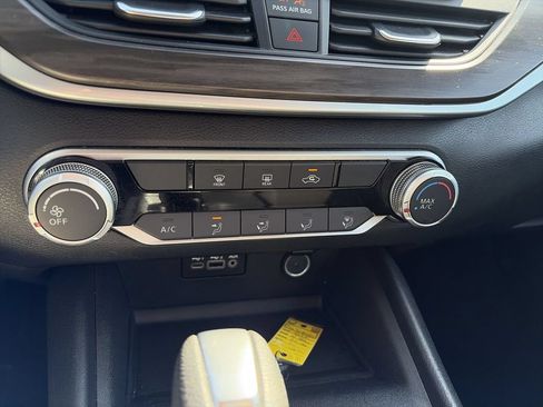 Used 2025 Nissan Altima 2.5 SV FWD image 20