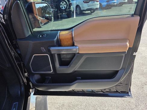 Used 2016 Ford F150 Limited w/ Trailer Tow Package image 33