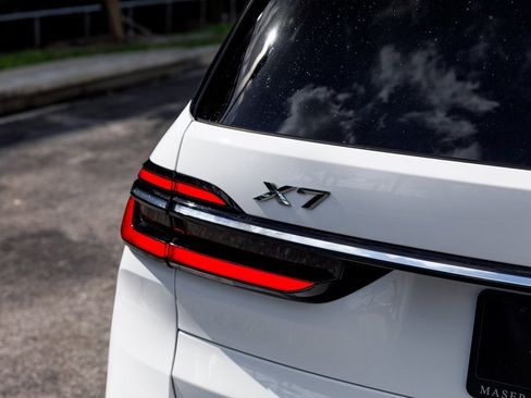 Used 2025 BMW X7 xDrive40i image 11