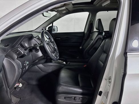 Used 2022 Honda Pilot Touring image 11