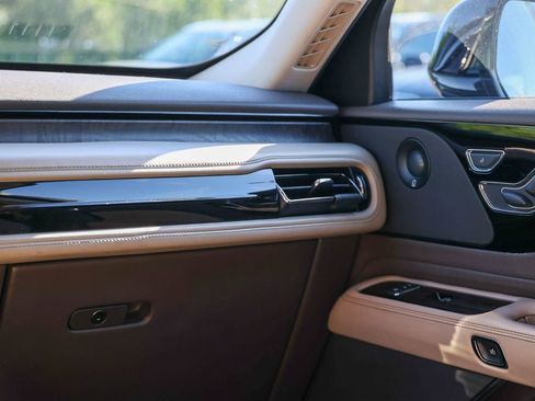 Used 2020 Lincoln Aviator Reserve w/ Elements Package Plus RWD image 11