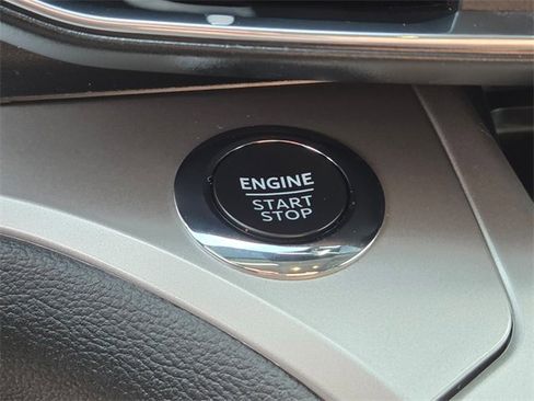 Used 2022 Ford Explorer XLT w/ Equipment Group 202A image 31