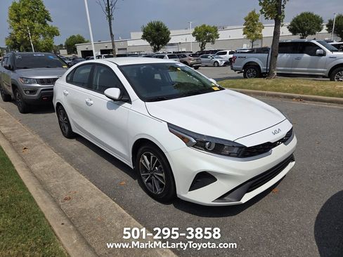 Used 2024 Kia Forte LXS FWD image 2