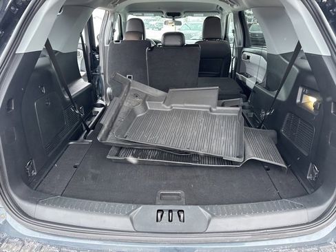 Used 2022 Ford Explorer XLT w/ Equipment Group 202A image 12