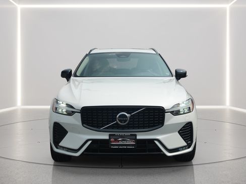 Used 2024 Volvo XC60 B5 Plus AWD/4WD image 12