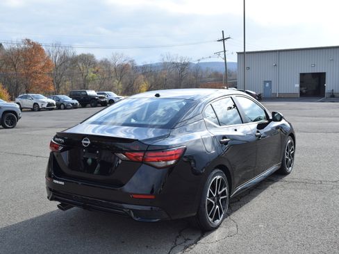 Used 2025 Nissan Sentra SR w/ SR Premium Package FWD image 6