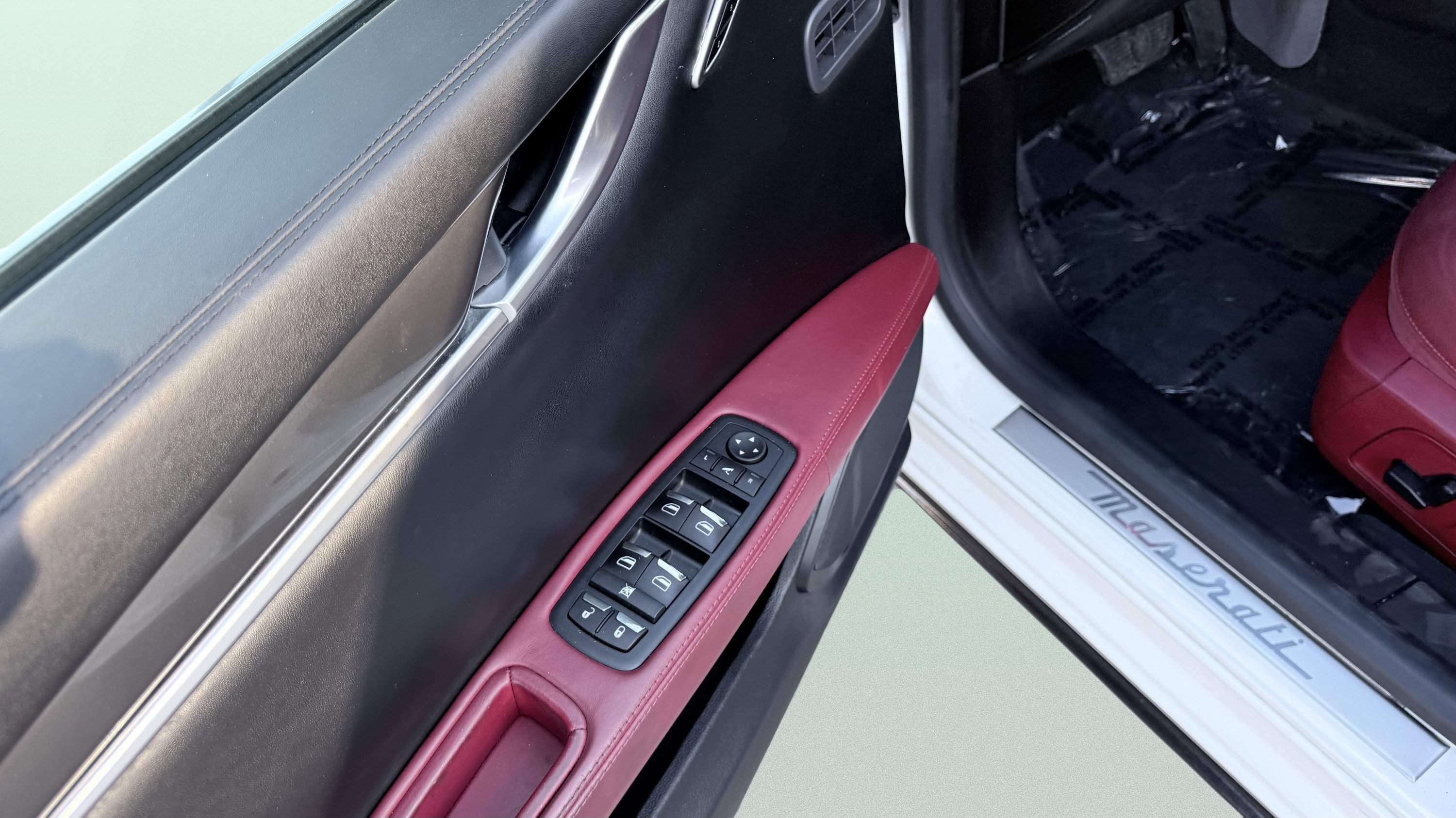 Used 2018 Maserati Ghibli RWD image 15