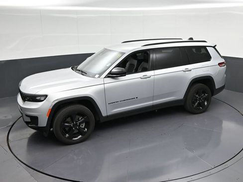 Used 2024 Jeep Grand Cherokee L Laredo AWD/4WD image 27