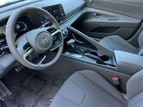 Certified 2025 Hyundai Elantra Sport image 12