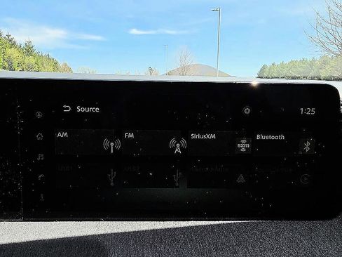 Used 2025 Nissan Kicks SV AWD/4WD image 16