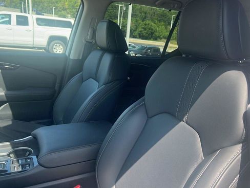 Used 2023 Honda Pilot Touring image 10