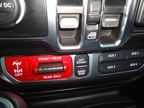 Used 2021 Jeep Wrangler Unlimited Rubicon w/ Dual Top Group AWD/4WD image 22