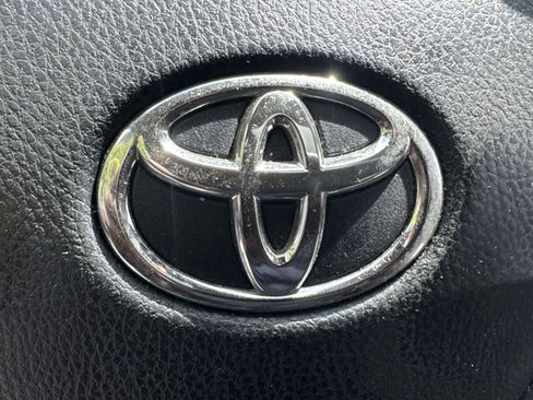 Used 2018 Toyota RAV4 SE w/ Power Extra Value Package AWD/4WD image 35