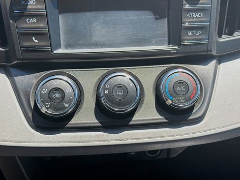 Used 2015 Toyota RAV4 LE FWD image 14