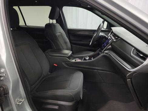 Used 2024 Jeep Grand Cherokee L Laredo w/ Luxury Tech Group I image 27