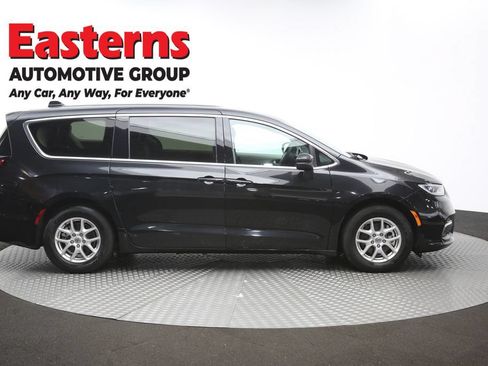 Used 2023 Chrysler Pacifica Touring-L FWD image 45