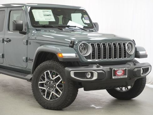 New 2026 Jeep Wrangler Unlimited Sahara AWD/4WD image 3