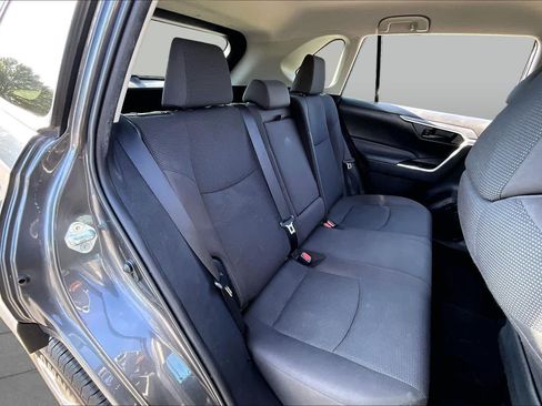 Used 2021 Toyota RAV4 LE AWD/4WD image 20