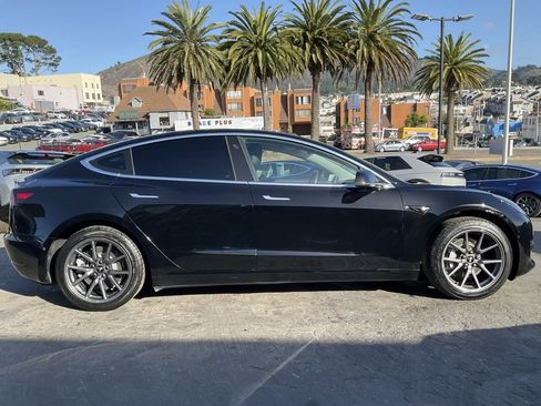 Used 2018 Tesla Model 3 Mid Range image 3