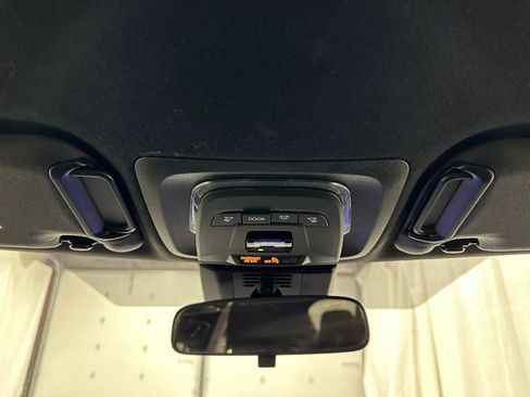 Used 2025 Toyota Corolla SE image 41
