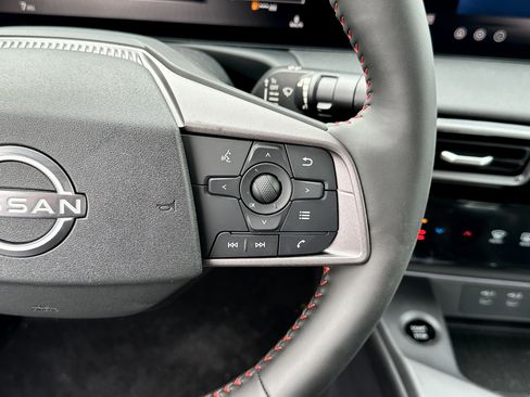 New 2026 Nissan Sentra SR w/ SR Premium Package FWD image 28