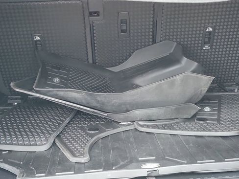 Used 2021 Land Rover Defender 110 SE image 34