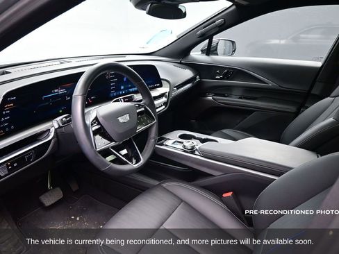 Used 2025 Cadillac Lyriq Luxury image 6